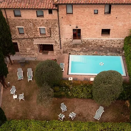 Vecchia Oliviera 3* مونتالشينو